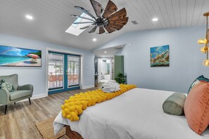 3 bedrooms, desk, iron/ironing board, travel cot - Near IMG & AMI! Sleeps 10 • Heated Pool • Pickleball • Tiki Bar • Luxury Home (Bradenton)