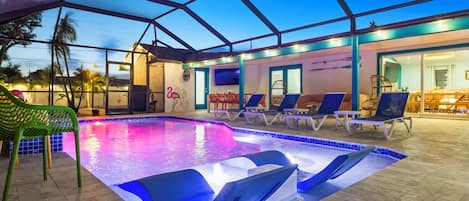 Alberca al aire libre y alberca climatizada