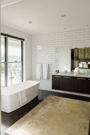 Separate bathtub and shower, free toiletries, hair dryer, towels