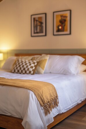 3 bedrooms, iron/ironing board, internet, bed sheets