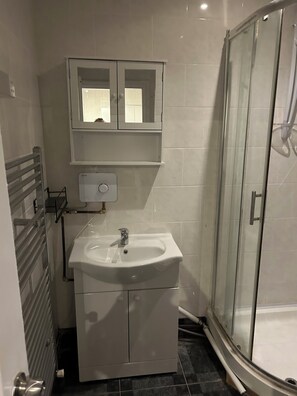 Shower, hair dryer, soap, toilet paper - Apartment near university parks and cricket stadium (Birmingham)