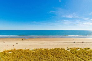 Beach nearby - Bay Watch 706 (North Myrtle Beach)