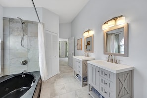 Shower, hair dryer, towels - New! Serendipity - Heated pool, Walk to Vanderbilt Beach! (Naples)
