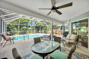 A heated pool - New! Serendipity - Heated pool, Walk to Vanderbilt Beach! (Naples)