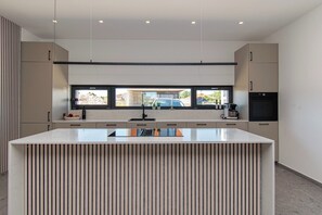 Fridge, microwave, oven, stovetop - Villa MarEA by Istrabook (Medulin)