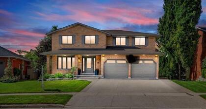 Modern 1 bedroom 1 full bathroom walk out unit Near Fairview mall & Airport