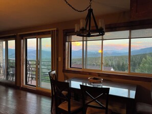 Dining - Breathtaking Winter Retreat - Luxurious fully furnished - 30+ day min (Silverthorne)