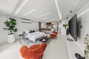 1 Schlafzimmer, Schreibtisch, Bügeleisen/Bügelbrett, Reisekinderbett