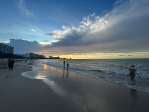 Am Strand, Liegestühle, Strandtücher