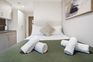 1 chambre, bureau, fer et planche à repasser, Wi-Fi