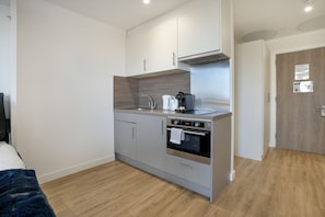Kühlschrank, Mikrowelle, Ofen, Toaster