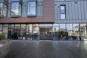 Exterior detail - The Point 922 - Grampian Lettings (Aberdeen)