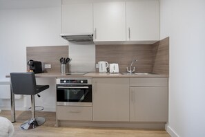 Kühlschrank, Mikrowelle, Ofen, Toaster