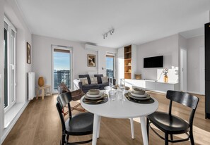 Dining - Yellow Soho Factory Elegant Apartment (Warszawa)
