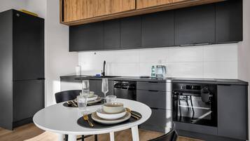 Refrigerador, horno, parrilla de estufa y lavavajillas