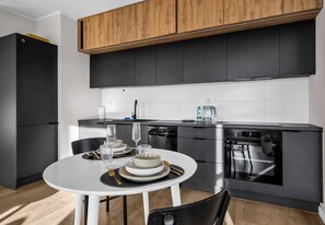 Refrigerador, horno, parrilla de estufa y lavavajillas