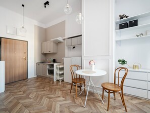 Dining - Nawrot Modern Apartment (Łódź)