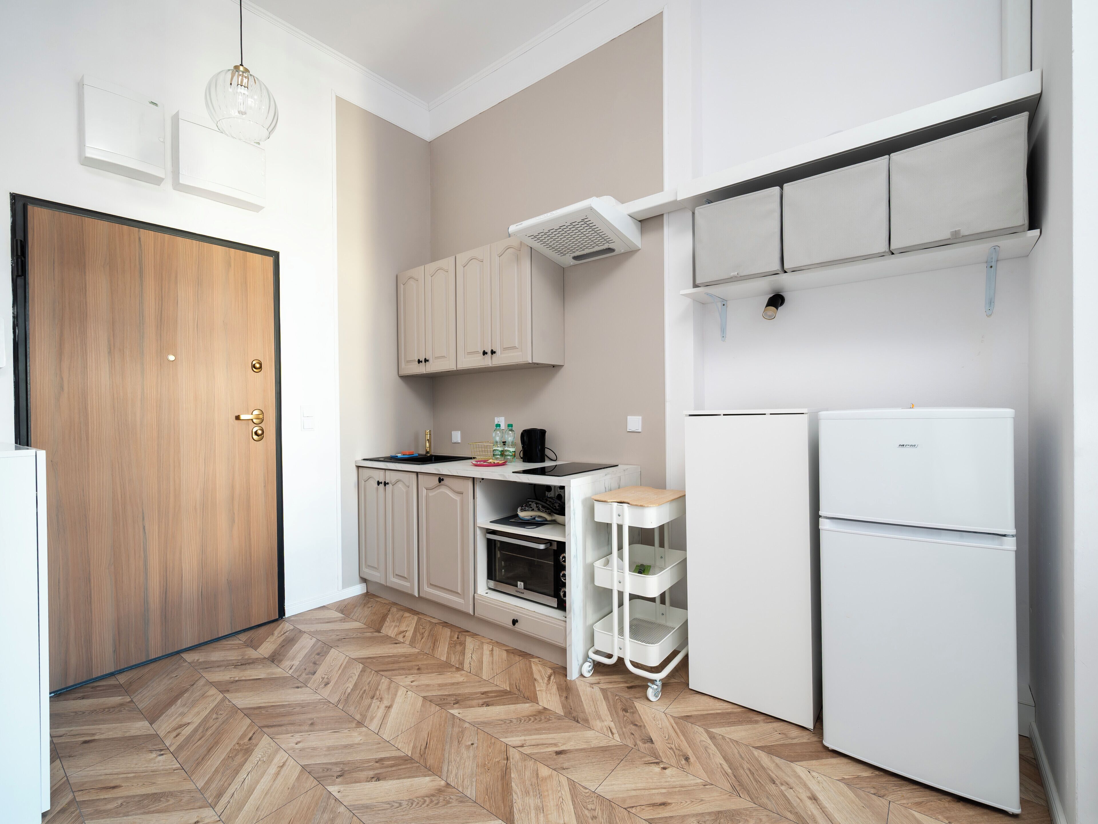 Frigorífic, placa de cuina i rentaplats 