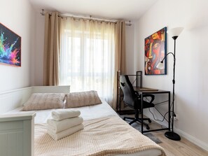 1 slaapkamer, een strijkplank/strijkijzer, wifi, beddengoed