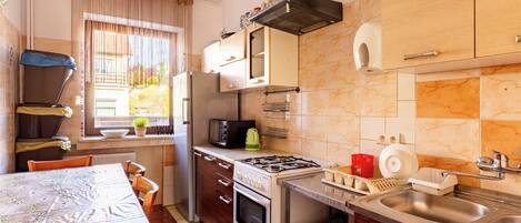 Refrigerador, microondas, horno, placa de cocina