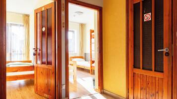 Ferros/tábuas de passar roupa, Wi-Fi, roupa de cama