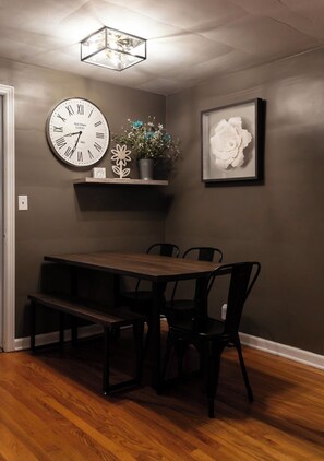 Dining - Downtown Lancaster~”A Sweet Suite” New Listing! (Lancaster)