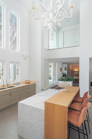 Villa, 4 Bedrooms, Private Pool, Garden View | Dining room - Villa Ora di Oro - by Mi Cuna Stays Collection (Willemstad)