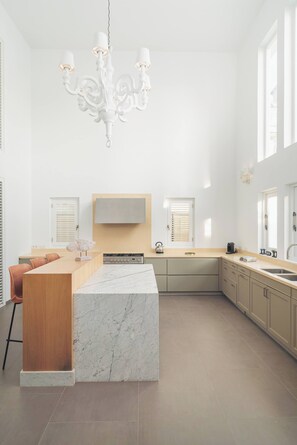 Villa, 4 chambres, piscine privée, vue jardin | Intérieur