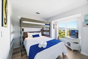 2 bedrooms, Internet, bed sheets - Duck Crossing at Pirate's Cove | Canalfront Views | Dog Friendly and Community Pool (Manteo)