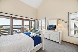Internet, bed sheets - Jack's Hideout - Incredible Soundfront Sunset View! (Kill Devil Hills)