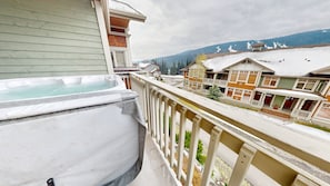 Outdoor spa tub - Settler's Crossing Condo with Views of Tod Mountain! (Sun Peaks)