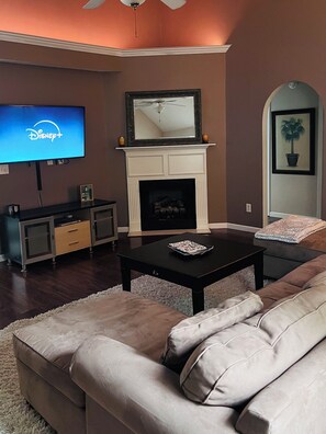 Smart-tv, eldstad, datorskärmar och printers