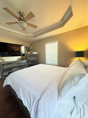 3 bedrooms, desk, iron/ironing board, free WiFi - Stylish 3bdr Home Includes Large Backyard & Deck near RH Downtown & I-77 (Rock Hill)