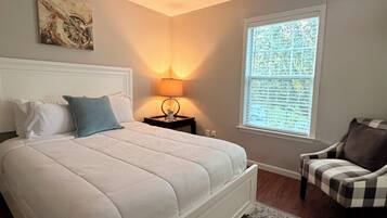 3 bedrooms, desk, iron/ironing board, free WiFi