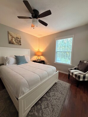 3 bedrooms, desk, iron/ironing board, free WiFi