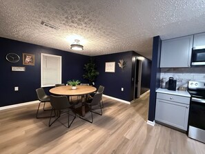 Dining - Boho Retreat • 35 min to Intel • Quiet + Comfy (Hebron)