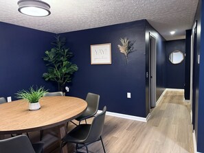 Dining - Boho Retreat • 35 min to Intel • Quiet + Comfy (Hebron)