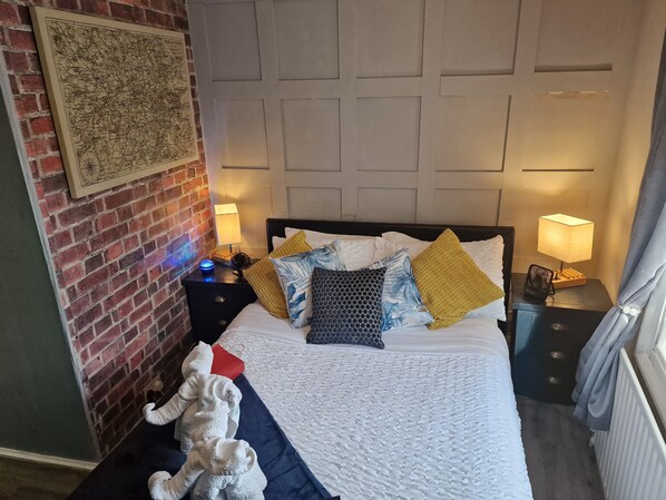 1 bedroom, iron/ironing board, WiFi, bed sheets