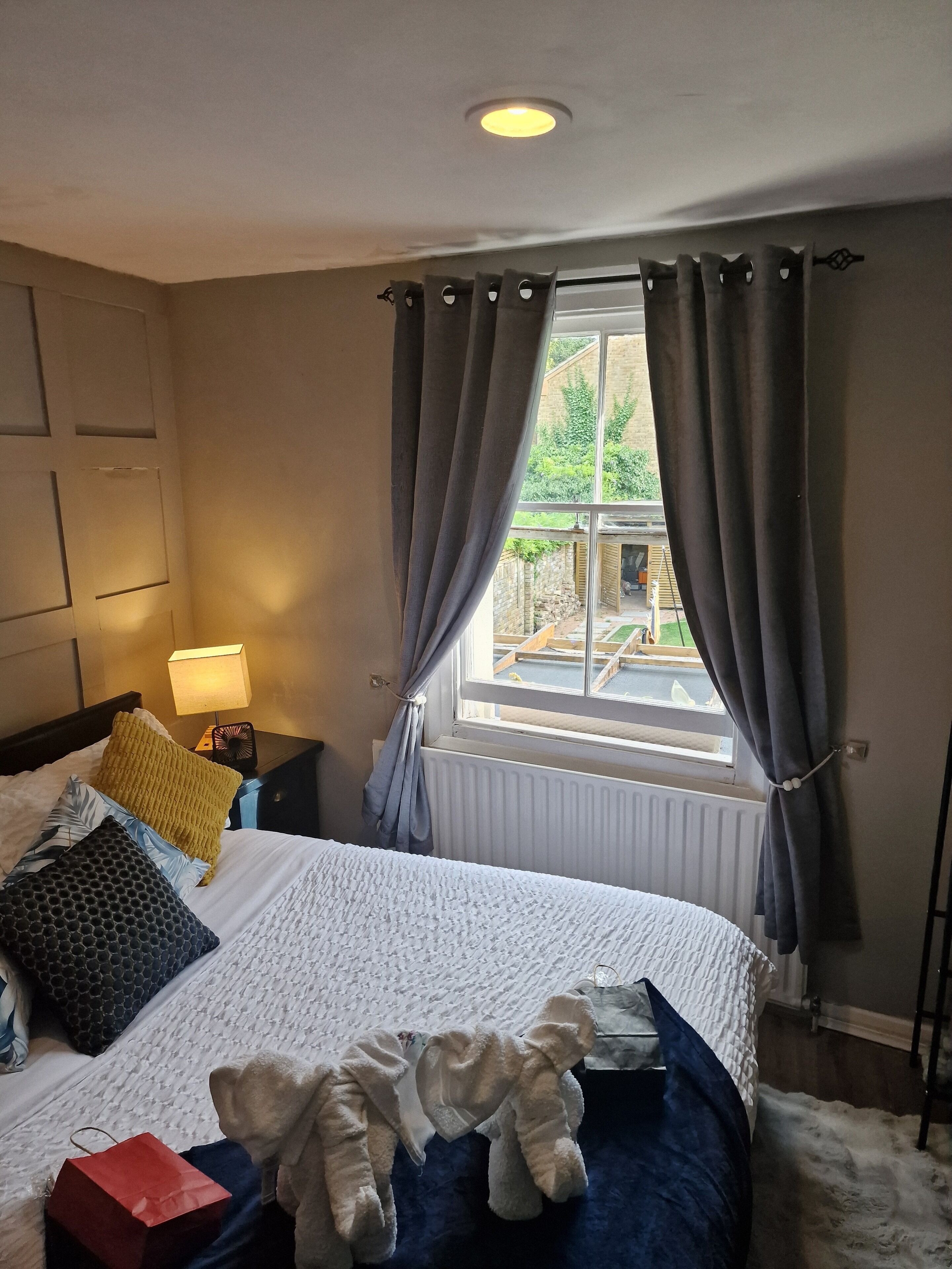 1 habitación, tabla de planchar con plancha, wifi y ropa de cama 