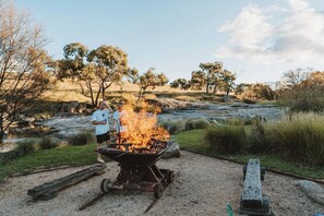 Property grounds - Shearers Hall | Luxurious Country Retreat 10 mins from Bathurst (Evans Plains)