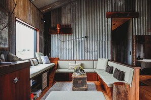 Interior - Shearers Hall | Luxurious Country Retreat 10 mins from Bathurst (Evans Plains)