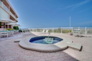 Terrace/patio - Beach Front Bliss at Anna Maria Island Club 40 (Bradenton Beach)