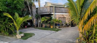 Legendary Beach Cottages: Your Coastal Paradise Awaits!"