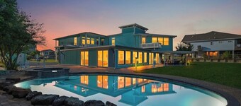 TilaVenue, Bayfront, Sleeps 32, Fishing, by NASA, Kemah Boardwalk, Galveston.