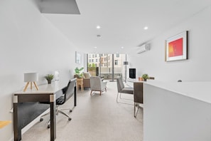 Interior - Light Filled 2BDR Loft in Kingston with Parking (Kingston)