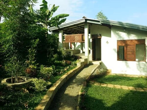 Cozy Garden Bungalow | Close to Kandy