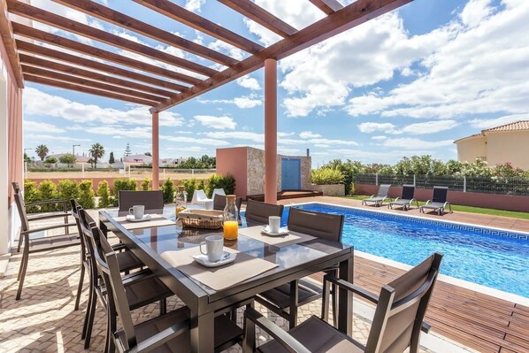 Outdoor dining - Blue Heaven Luxury V5 (Porches)