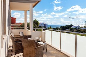 Terrace/patio - Luxury Vau Beach Villa with Private Heated Pool (Portimão)