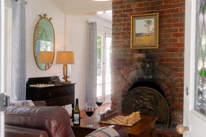 Lumsden Cottage Book 3 nights stay an extra for free in Nov