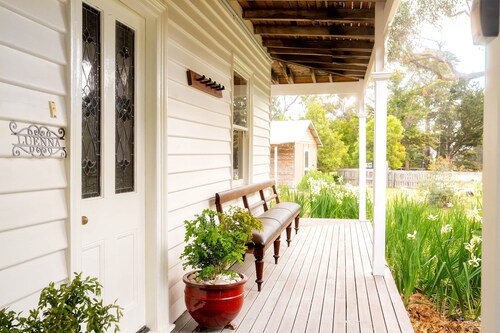 Lumsden Cottage "Dolls House"